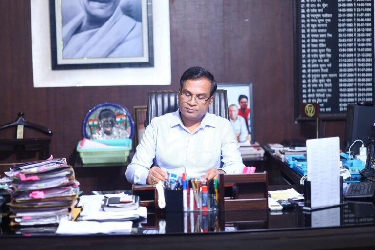 शाहजहांपुर जिलाधिकारी ने हासिल किया दूसरा स्थान