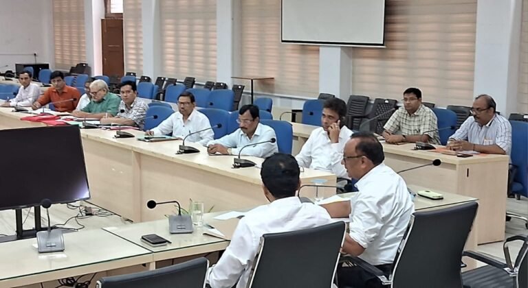 राष्ट्रीय राजमार्ग संख्या-02 को चार से छः लेन एवं रामवन गमन मार्ग के चौड़ीकरण एवं सुदृढ़ीकरण के सम्बन्ध में डीएम ने अधिकारियों के साथ की बैठक