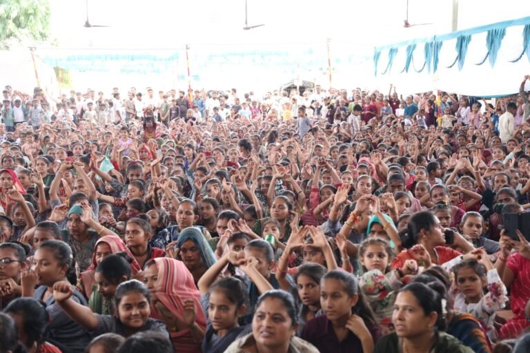 શિક્ષણને પ્રોત્સાહન આપવાનું અને સમાજસેવાની ભાવનાને મજબૂત બનાવવાનું ઉદ્દેશ્ય રાખીને જય વૈલનાથ એજ્યુકેશન એન્ડ ચેરીટેબલ ટ્રસ્ટ દ્વારા સાવરકુંડલામાં ભવ્ય શૈક્ષણિક સહાય કાર્યક્રમ યોજાયો.