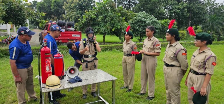 एनसीसी कैडेट्स को दी गई आपदा प्रबंधन की जानकारी