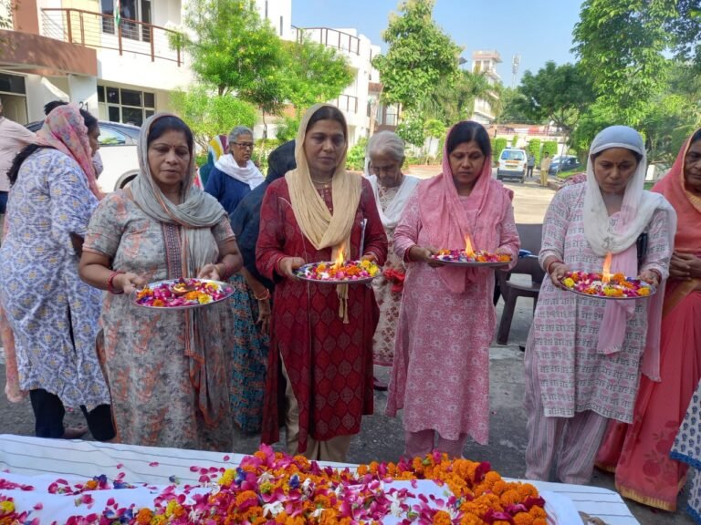 चार बेटियों ने पिता की अर्थी को दिया कंधा, देहदान से रचा इतिहास युग दधीचि महायज्ञ में 207वीं आहुति, डॉ. उमेश पालीवाल ने निभाया संकल्प