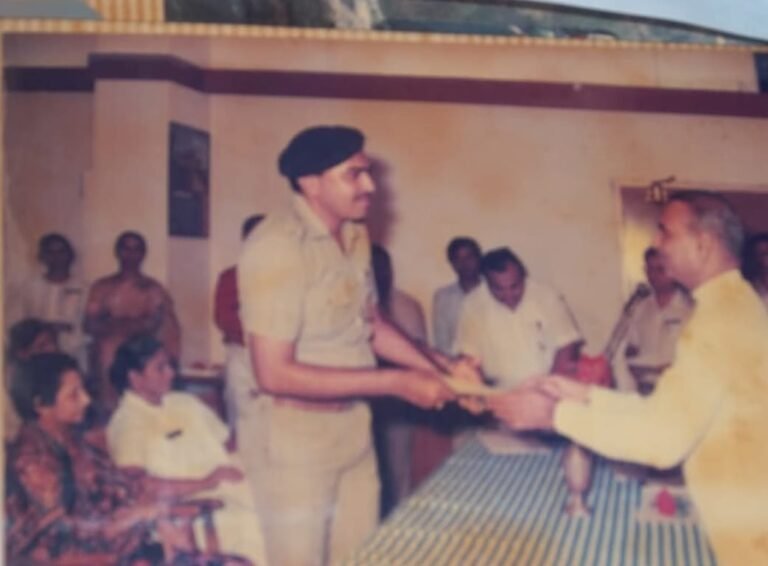 “હું નાગો છું” કહેતા કર્મચારીને સુરક્ષા અધિકારીએ પાઠ ભણાવ્યો