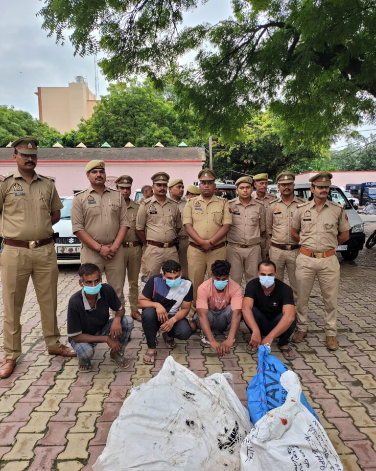 ऑटो, तमंचा, कैश और ढाई लाख की कॉपर केबिल बरामद