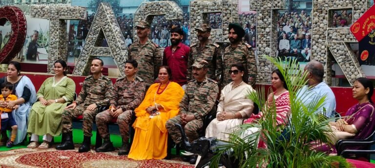 रुड़की में 288 मध्य रेजीमेंट में रक्षाबंधन, साध्वी प्राची ने जवानों को दी देशभक्ति की सौगात