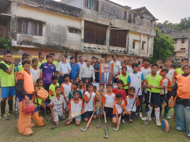हॉकी के जादूगर पदम श्री स्व. जम्मनलाल शर्मा को लखनऊ में दी गई भावभीनी श्रद्धांजलि