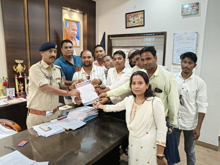 अंबेडकर प्रतिमा से छेड़छाड़ पर कड़ा रुख, कलेक्टर व एसपी को सौंपा गया ज्ञापन