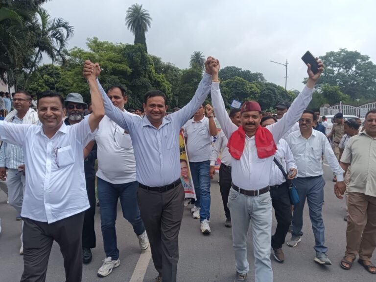 मुख्यमंत्री आवास का घेराव, राजकीय शिक्षक संघ की हुंकार