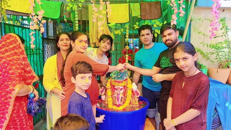 गणेशोत्सव में पर्यावरण संरक्षण का अनोखा संदेश – पीपल मैन डॉ. रघुराज प्रताप सिंह की प्रेरणादायक पहल