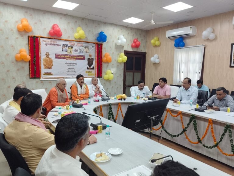 मुख्यमंत्री योगी आदित्यनाथ द्वारा नव चयनित कनिष्ठ सहायक एवं एक्स-रे टेक्नीशियन को नियुक्ति पत्र वितरण