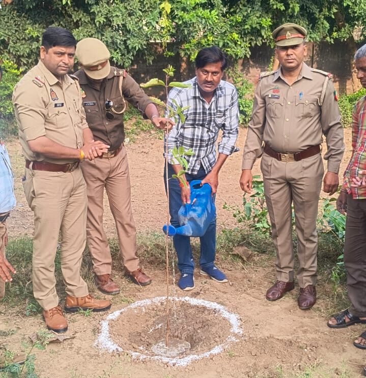 लौह पुरुष सरदार वल्लभभाई पटेल की 150वीं जयंती पर अर्नौटा में पौधारोपण कर दिया हरियाली और एकता का संदेश