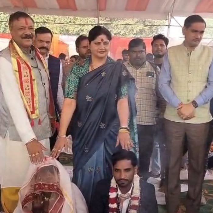 मथुरा रेलवे ग्राउंड में सामूहिक विवाह : 251 जोड़े विवाह बंधन में बंधे, महिला आयोग की अध्यक्ष रही मुख्य अतिथि