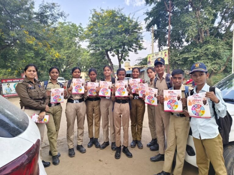 अपराधों से बचाव हेतु स्कूल की छात्राओं को किया गया जागरूक