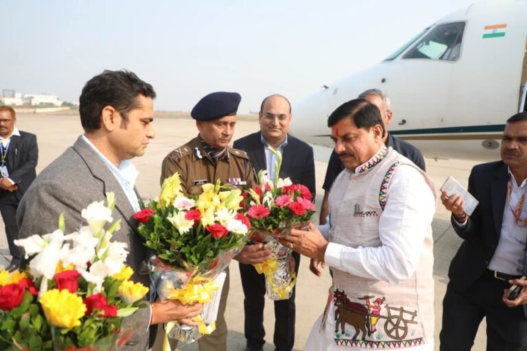 डुमना एयरपोर्ट पर मुख्यमंत्री डॉ. मोहन यादव का भव्य स्वागत