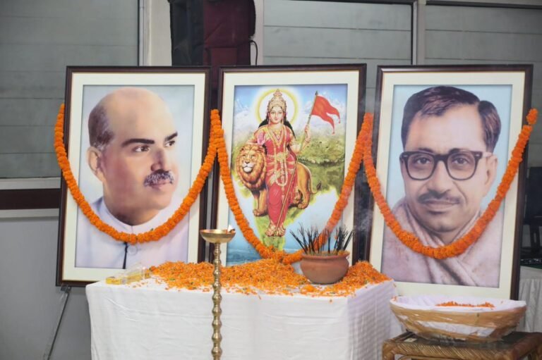 भाजपा ने मनाया स्थापना दिवस, जिला मुख्यालय पर फहराया पार्टी ध्वज