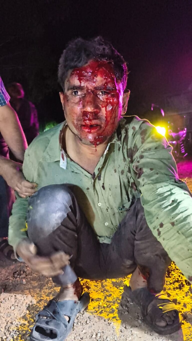 अवैध खनन के डंपर का कहर: फरह में दर्दनाक हादसा, एक पैदल यात्री को टक्कर, बाइक सवार गंभीर