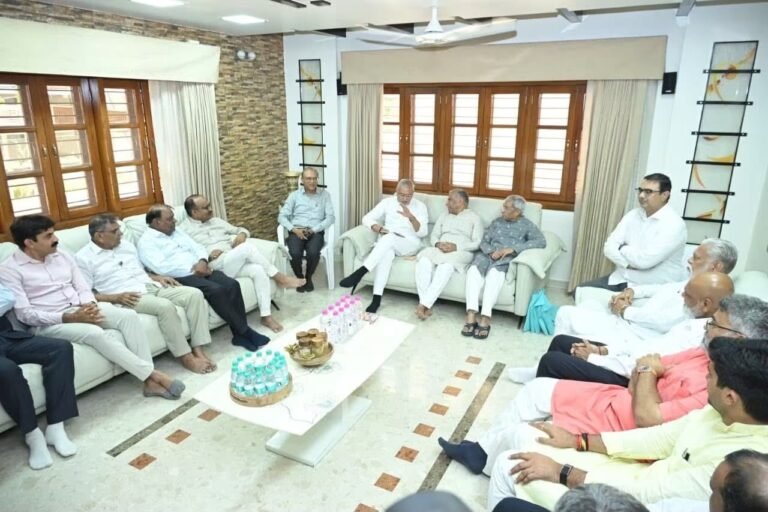 રાજકોટ પ્રવાસ દરમિયાન ભાજપ પ્રદેશ અધ્યક્ષ શ્રી જગદીશભાઈ વિશ્વકર્માની ઉમિયાધામ સીદસરના પ્રમુખ શ્રી મૌલેશભાઈ ઉકાણીના નિવાસસ્થાને સૌજન્ય મુલાકાત