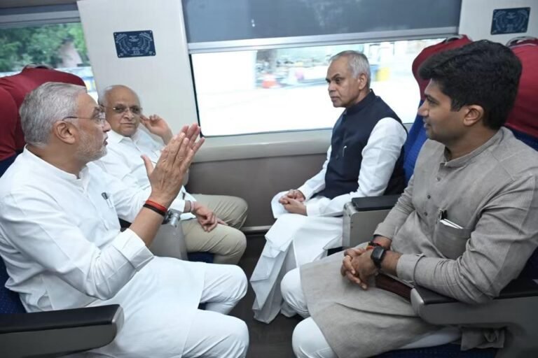 વંદે ભારત એક્સપ્રેસમાં રાજ્યપાલ અને મુખ્યમંત્રી સાથે ભાજપ પ્રદેશ અધ્યક્ષ જગદીશભાઈ વિશ્વકર્માનો પ્રવાસ