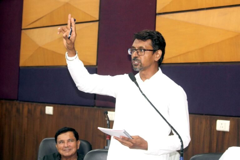 AMC बोर्ड बैठक में हंगामा: अवैध पटाखा फैक्ट्री ब्लास्ट और प्री-मानसून तैयारियों पर कांग्रेस पार्षद हितेंद्र पिठाडिया ने प्रशासन को घेरा