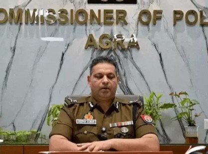 आगरा पुलिस कमिश्नर का बड़ा एक्शन, दो थानेदार लाइन हाजिर, छह पुलिसकर्मी निलंबित
