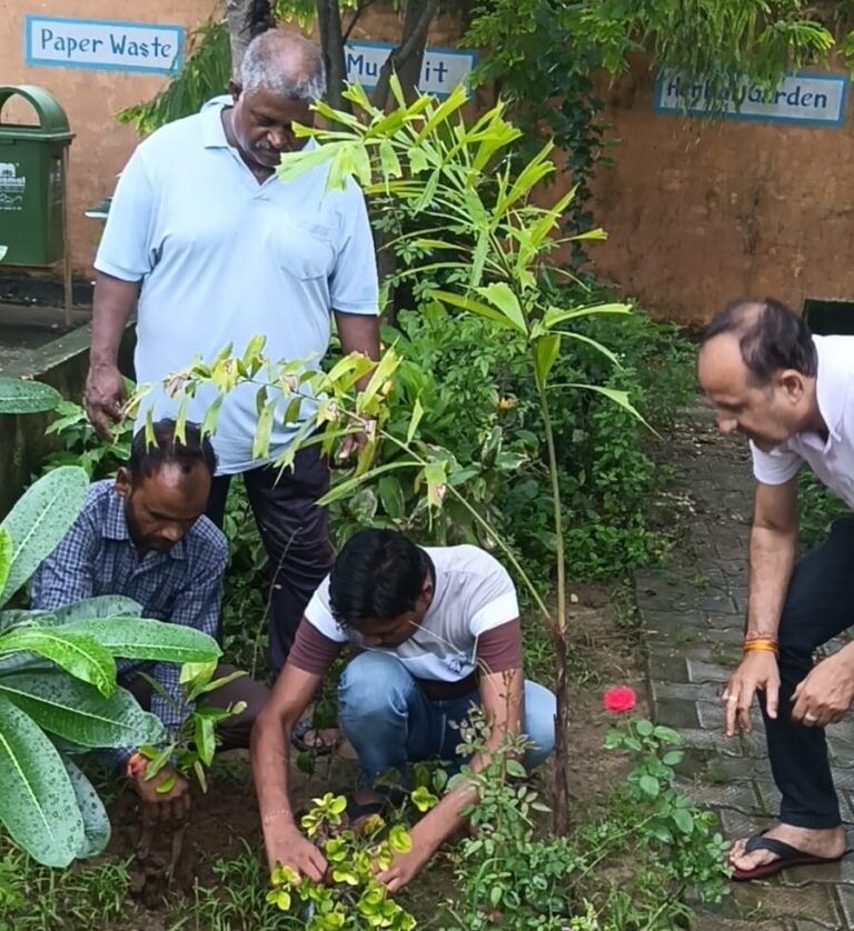 सावन शिवरात्रि पर हर्बल पौधरोपण कार्यक्रम संपन्न, पर्यावरण संरक्षण का दिया संदेश